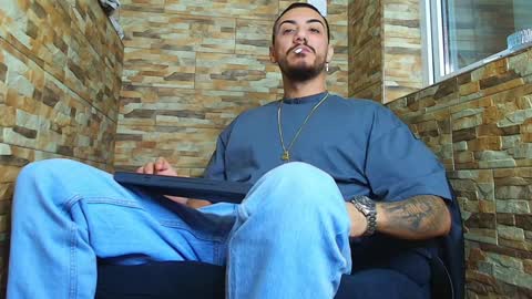 Snapshot of andrewbanner chatting on December 2024 04:23:01 AM MasterRomania online show from December 2024 04:23:01 AM