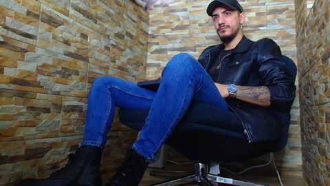 Snapshot of andrewbanner chatting on December 2024 06:25:02 AM MasterRomania online show from December 2024 06:25:02 AM