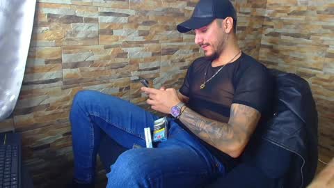 Snapshot of andrewbanner chatting on December 2024 09:30:02 AM MasterRomania online show from December 2024 09:30:02 AM