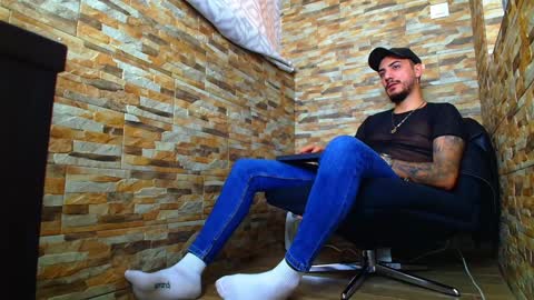 Snapshot of andrewbanner chatting on December 2024 12:34:01 PM MasterRomania online show from December 2024 12:34:01 PM