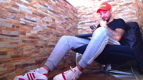 Snapshot of andrewbanner chatting on December 2024 10:56:01 AM MasterRomania online show from December 2024 10:56:01 AM