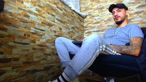 Snapshot of andrewbanner chatting on December 2024 05:16:02 AM MasterRomania online show from December 2024 05:16:02 AM