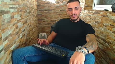 Snapshot of andrewbanner chatting on December 2024 09:51:01 AM MasterRomania online show from December 2024 09:51:01 AM