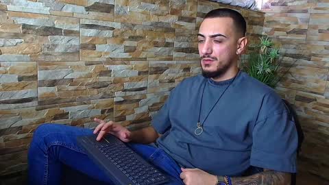 Snapshot of andrewbanner chatting on December 2024 07:46:01 AM MasterRomania online show from December 2024 07:46:01 AM