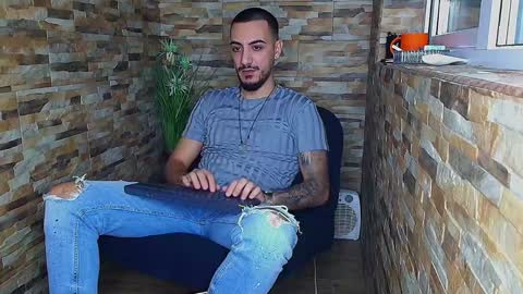 Snapshot of andrewbanner chatting on December 2024 05:06:02 AM MasterRomania online show from December 2024 05:06:02 AM