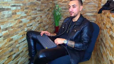 Snapshot of andrewbanner chatting on December 2024 07:50:02 AM MasterRomania online show from December 2024 07:50:02 AM