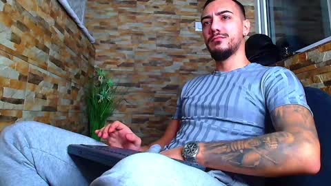 Snapshot of andrewbanner chatting on December 2024 04:31:02 AM MasterRomania online show from December 2024 04:31:02 AM