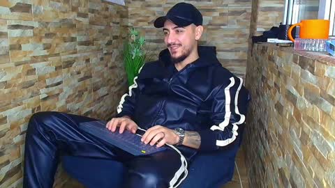 Snapshot of andrewbanner chatting on December 2024 04:53:02 AM MasterRomania online show from December 2024 04:53:02 AM