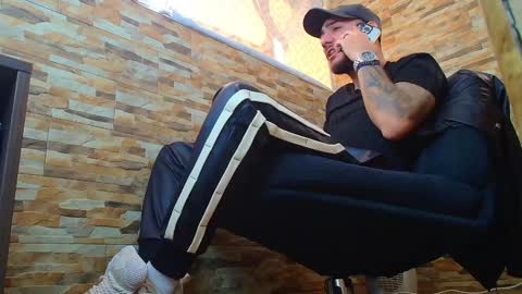 Snapshot of andrewbanner chatting on December 2024 07:55:01 AM MasterRomania online show from December 2024 07:55:01 AM