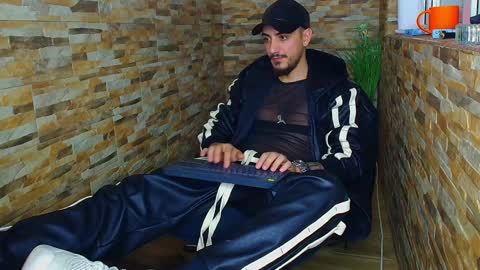 Snapshot of andrewbanner chatting on December 2024 10:32:01 AM MasterRomania online show from December 2024 10:32:01 AM