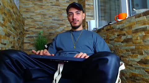 Snapshot of andrewbanner chatting on December 2024 04:19:01 AM MasterRomania online show from December 2024 04:19:01 AM