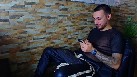 Snapshot of andrewbanner chatting on January 2025 07:24:01 AM MasterRomania online show from January 2025 07:24:01 AM