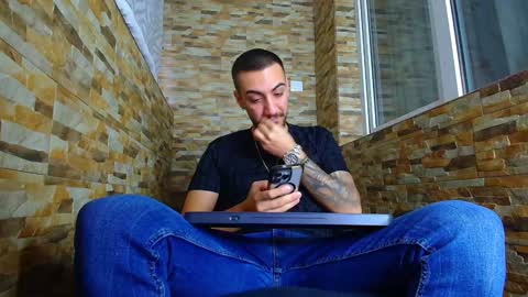 Snapshot of andrewbanner chatting on January 2025 06:02:02 AM MasterRomania online show from January 2025 06:02:02 AM