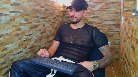 Snapshot of andrewbanner chatting on January 2025 09:05:01 AM MasterRomania online show from January 2025 09:05:01 AM