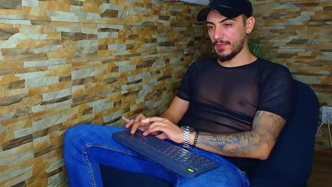 Snapshot of andrewbanner chatting on January 2025 04:23:01 AM MasterRomania online show from January 2025 04:23:01 AM