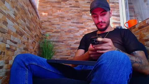 Snapshot of andrewbanner chatting on January 2025 07:24:01 AM MasterRomania online show from January 2025 07:24:01 AM