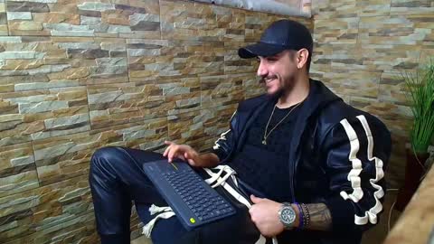 Snapshot of andrewbanner chatting on January 2025 07:53:02 AM MasterRomania online show from January 2025 07:53:02 AM