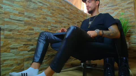 Snapshot of andrewbanner chatting on January 2025 07:32:02 AM MasterRomania online show from January 2025 07:32:02 AM