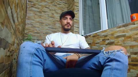 Snapshot of andrewbanner chatting on January 2025 06:01:02 AM MasterRomania online show from January 2025 06:01:02 AM