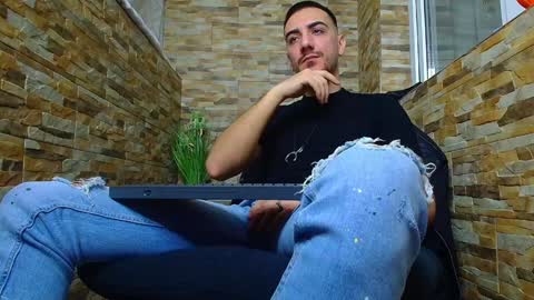 Snapshot of andrewbanner chatting on January 2025 05:00:01 AM MasterRomania online show from January 2025 05:00:01 AM