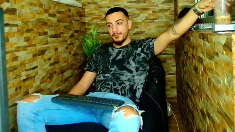 Snapshot of andrewbanner chatting on January 2025 04:43:01 AM MasterRomania online show from January 2025 04:43:01 AM