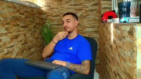 Snapshot of andrewbanner chatting on January 2025 10:51:02 AM MasterRomania online show from January 2025 10:51:02 AM