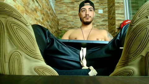 Snapshot of andrewbanner chatting on January 2025 05:02:02 AM MasterRomania online show from January 2025 05:02:02 AM