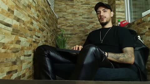 Snapshot of andrewbanner chatting on January 2025 04:56:01 AM MasterRomania online show from January 2025 04:56:01 AM