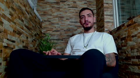 Snapshot of andrewbanner chatting on January 2025 04:39:02 AM MasterRomania online show from January 2025 04:39:02 AM