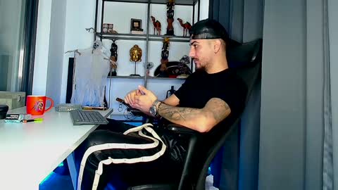 Snapshot of andrewbanner chatting on February 2025 06:04:01 AM MasterRomania online show from February 2025 06:04:01 AM