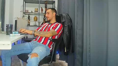 Snapshot of andrewbanner chatting on February 2025 06:29:02 AM MasterRomania online show from February 2025 06:29:02 AM