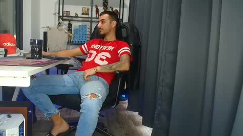 Snapshot of andrewbanner chatting on February 2025 05:48:01 AM MasterRomania online show from February 2025 05:48:01 AM