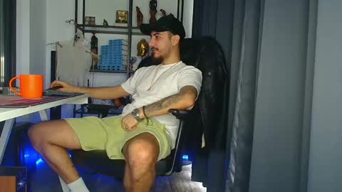 Snapshot of andrewbanner chatting on February 2025 06:45:01 AM MasterRomania online show from February 2025 06:45:01 AM