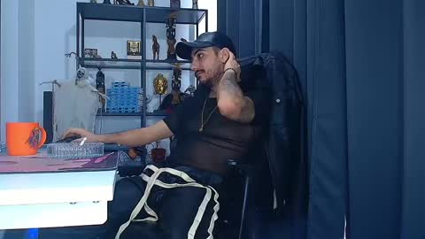 Snapshot of andrewbanner chatting on February 2025 09:06:02 AM MasterRomania online show from February 2025 09:06:02 AM