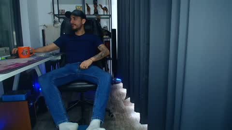 Snapshot of andrewbanner chatting on February 2025 06:29:02 AM MasterRomania online show from February 2025 06:29:02 AM