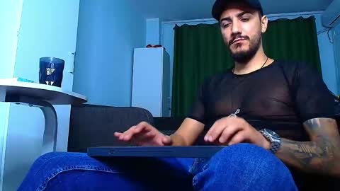 Snapshot of andrewbanner chatting on September 2025 03:19:02 AM MasterRomania online show from September 2025 03:19:02 AM