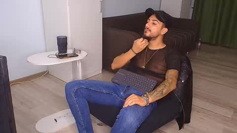 Snapshot of andrewbanner chatting on September 2025 03:20:01 AM MasterRomania online show from September 2025 03:20:01 AM