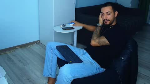 Snapshot of andrewbanner chatting on September 2025 03:21:02 AM MasterRomania online show from September 2025 03:21:02 AM