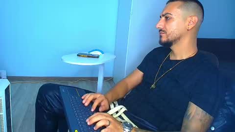 Snapshot of andrewbanner chatting on September 2025 05:22:01 AM MasterRomania online show from September 2025 05:22:01 AM