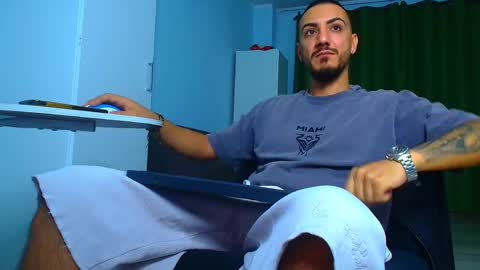 Snapshot of andrewbanner chatting on September 2025 04:06:02 AM MasterRomania online show from September 2025 04:06:02 AM