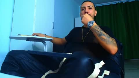 Snapshot of andrewbanner chatting on September 2025 05:12:01 AM MasterRomania online show from September 2025 05:12:01 AM