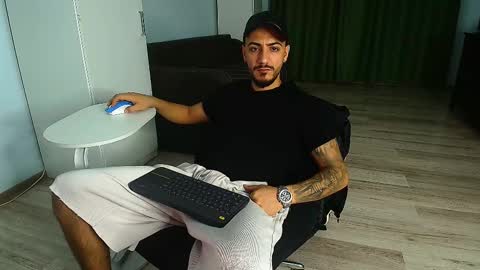 Snapshot of andrewbanner chatting on September 2025 05:34:02 AM MasterRomania online show from September 2025 05:34:02 AM