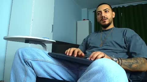 Snapshot of andrewbanner chatting on October 2025 05:25:01 AM MasterRomania online show from October 2025 05:25:01 AM