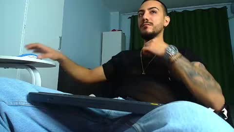 Snapshot of andrewbanner chatting on October 2025 04:10:01 AM MasterRomania online show from October 2025 04:10:01 AM