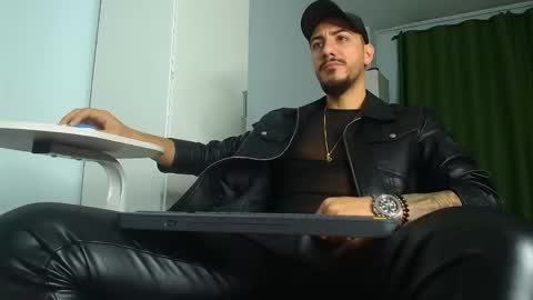 Snapshot of andrewbanner chatting on October 2025 04:43:02 AM MasterRomania online show from October 2025 04:43:02 AM