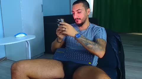 Snapshot of andrewbanner chatting on October 2025 06:01:02 AM MasterRomania online show from October 2025 06:01:02 AM