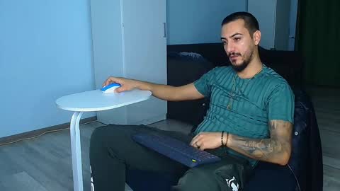 Snapshot of andrewbanner chatting on October 2025 06:02:02 AM MasterRomania online show from October 2025 06:02:02 AM