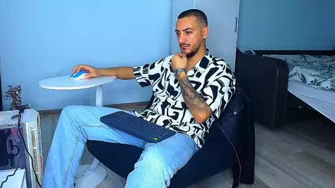 Snapshot of andrewbanner chatting on October 2025 05:10:01 AM MasterRomania online show from October 2025 05:10:01 AM