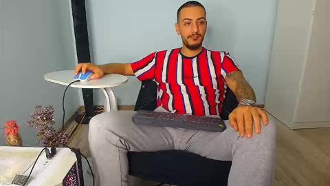 Snapshot of andrewbanner chatting on October 2025 05:07:01 AM MasterRomania online show from October 2025 05:07:01 AM