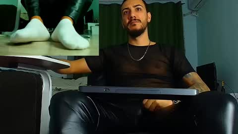 Snapshot of andrewbanner chatting on November 2025 05:06:01 AM MasterRomania online show from November 2025 05:06:01 AM